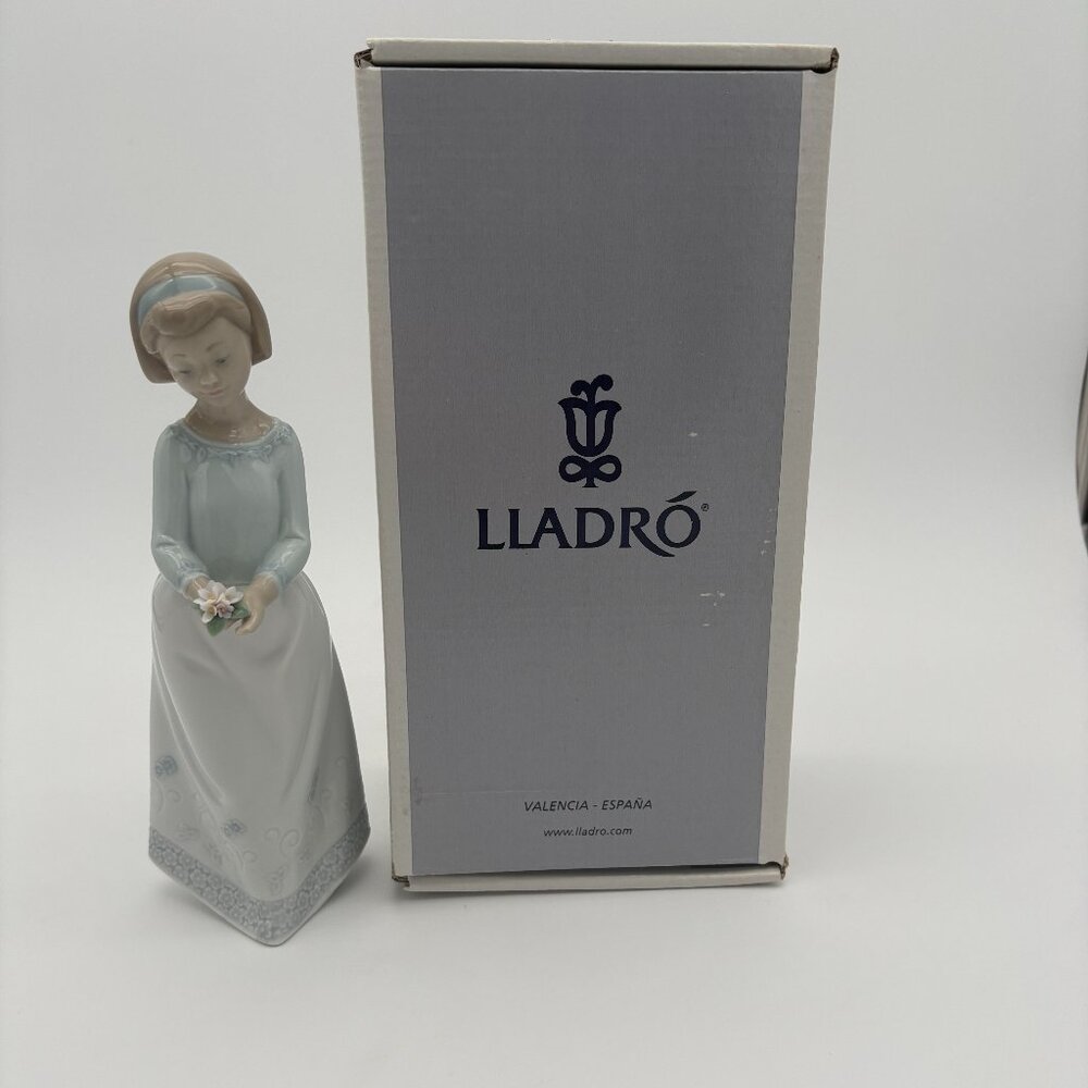 LLADRO Santas Magical Workshop Treasures Of Childhood Porcelain Floral Figurine